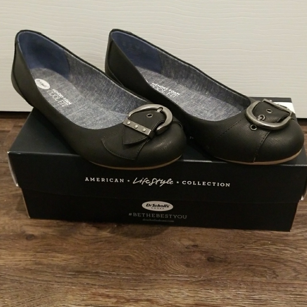 Black ballet flats